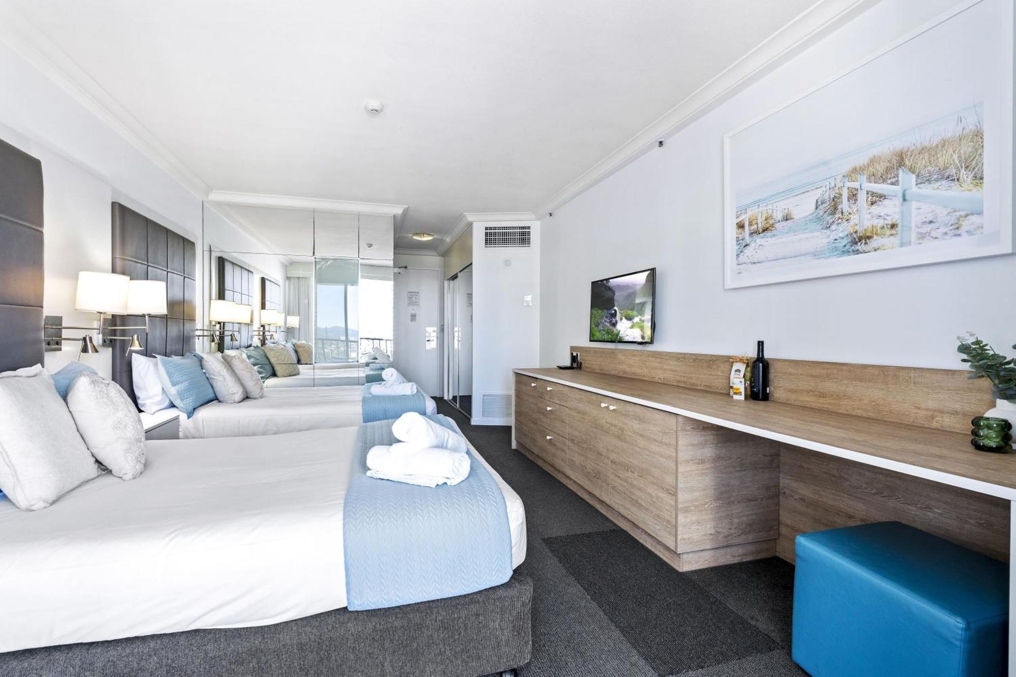 Modern Twin Units In Surfers Paradise - Q Gold Coast